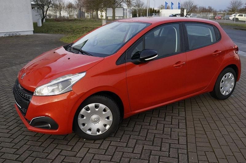 Gebraucht Peugeot 208 Active 82 PS (60 kW) 2015 Orange Kleinwagen