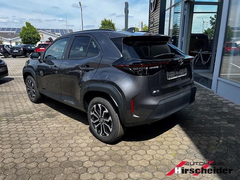 Neu Toyota Yaris Cross 131 PS (96 kW) 2025 Grau SUV