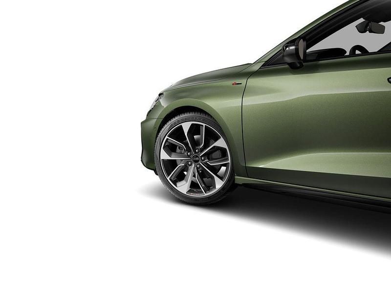 Neu Audi A3 S-Line 150 PS (110 kW) 2026 Distriktgrün metallic Limousine