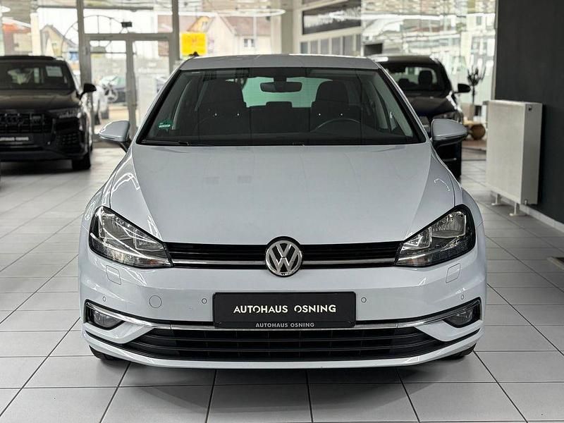 Second-hand VW Golf VII Sound 110 CP (80 kW) 2017 Argintiu Berlinǎ