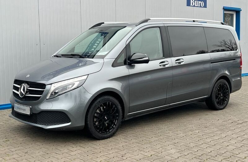 Grau Gebraucht 2020 Mercedes V300 Sport Van / Kleinbus | 44.499 € (Fairer Preis) - Bild 1/4