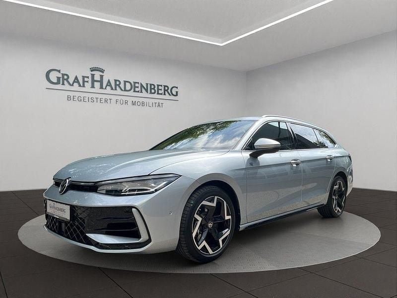 Gebraucht VW Passat R-line 265 PS (194 kW) 2025 Silber Kombi