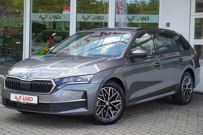 Blau Gebraucht 2017 Skoda Octavia Joy Kombi | 32.990 € - Bild 1/4