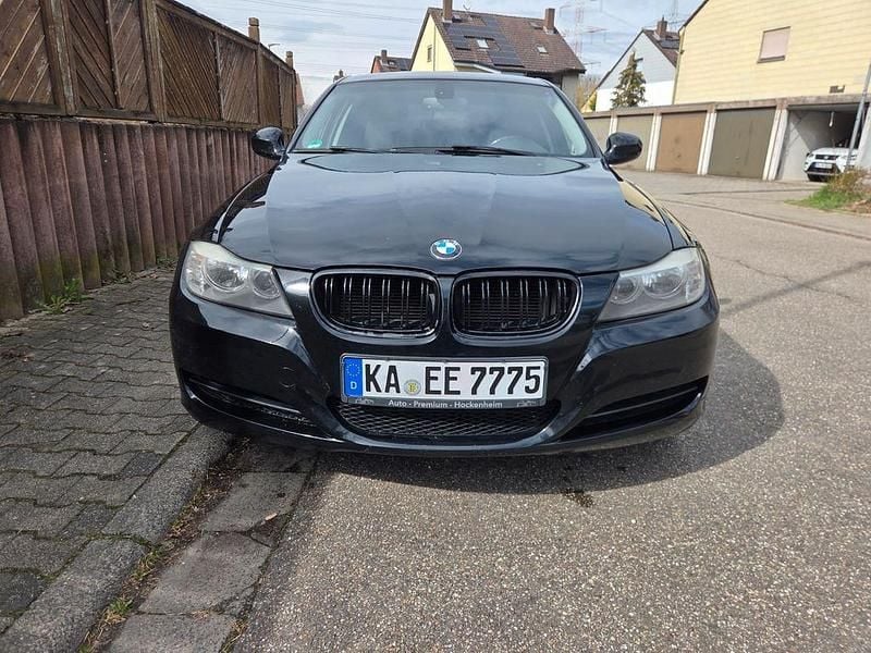 Gebraucht BMW 316 116 PS (85 kW) 2011 Schwarz Limousine