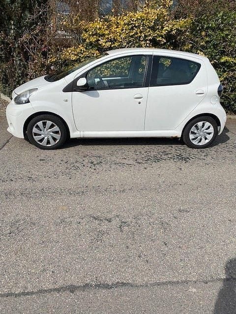 Gebraucht Toyota Aygo Cool 68 PS (50 kW) 2014 Weiß Kleinwagen