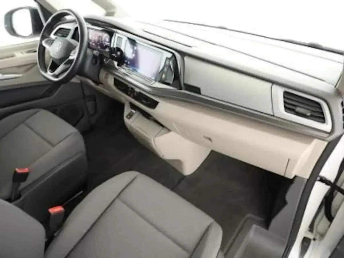 Gebraucht VW Multivan Basis 150 PS (110 kW) 2025 Van / Kleinbus