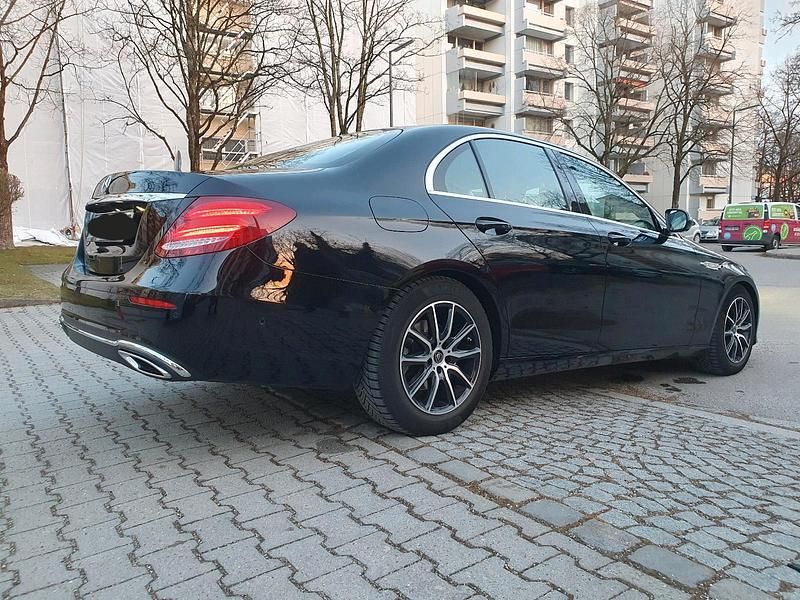 Gebraucht Mercedes E200 Avantgarde 160 PS (117 kW) 2020 Schwarz Limousine