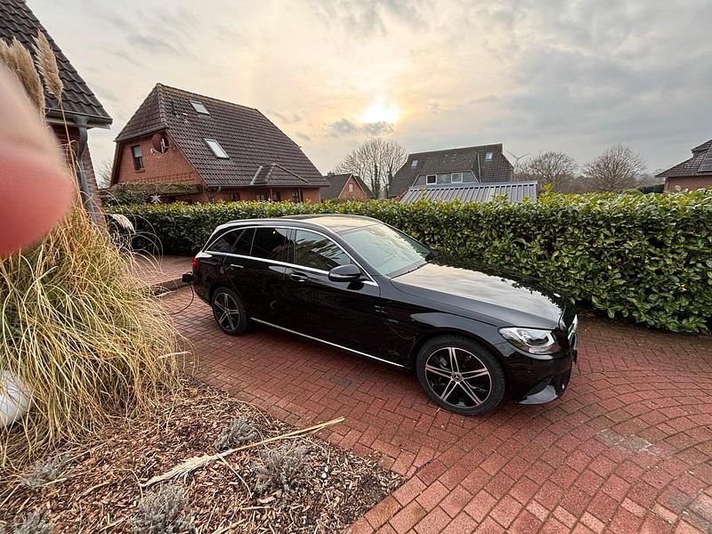 Gebraucht Mercedes C300e 320 PS (235 kW) 2021 Schwarz Kombi