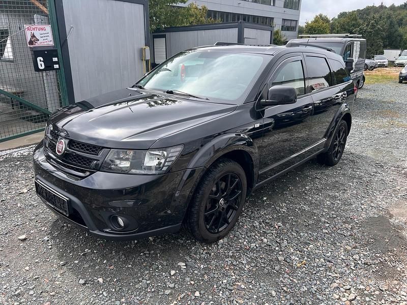 Schwarz Gebraucht 2015 Fiat Freemont SUV | 6.999 € (Guter Preis) - Bild 1/4