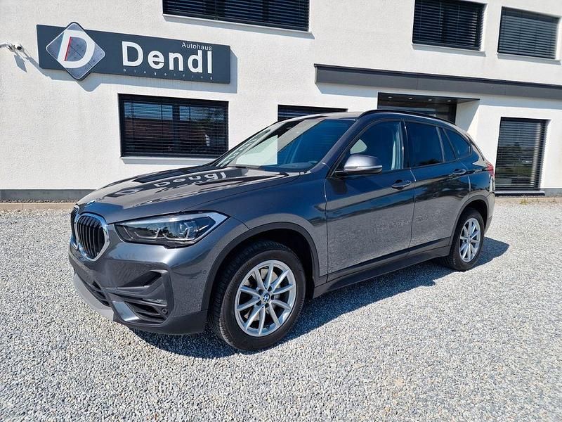 Mineralgrau metallic Gebraucht 2021 BMW X1 Sport Line SUV | 22.500 € (Guter Preis) - Bild 1/4