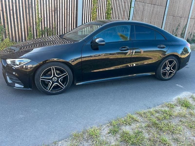 Schwarz Gebraucht 2019 Mercedes CLA180 AMG line Limousine | 21.200 € (Superpreis) - Bild 1/4