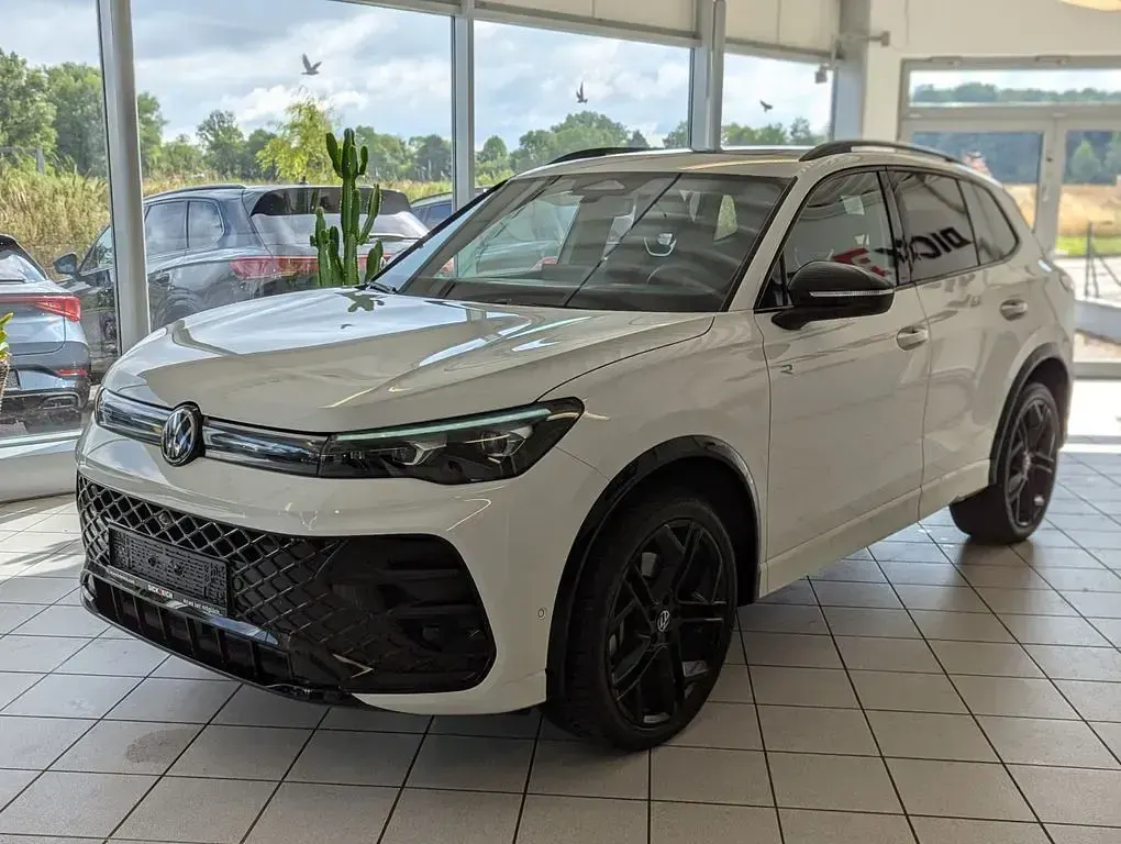 Gebraucht VW Tiguan R-line 193 PS (141 kW) 2025 Weiß SUV