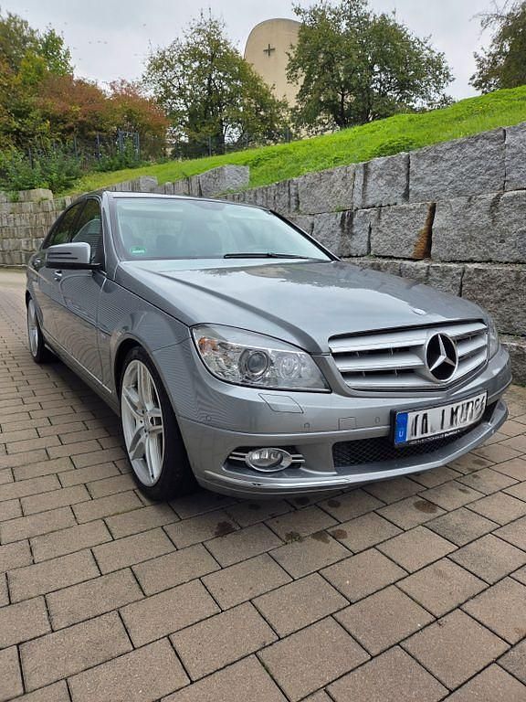 Silber Gebraucht 2009 Mercedes C350 Avantgarde Limousine | 10.390 € (Fairer Preis) - Bild 1/4