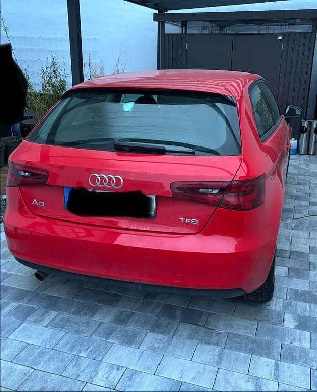 Gebraucht Audi A3 Attraction 105 PS (77 kW) 2013 Rot Limousine