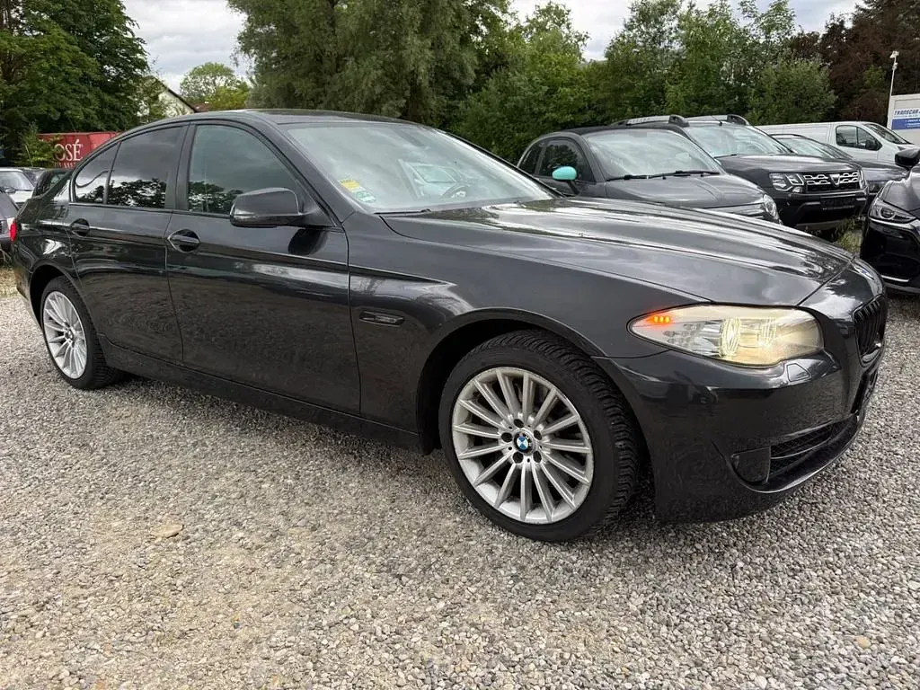 Gebraucht BMW 528 Sport Line 258 PS (189 kW) 2010 Sophistograu Limousine