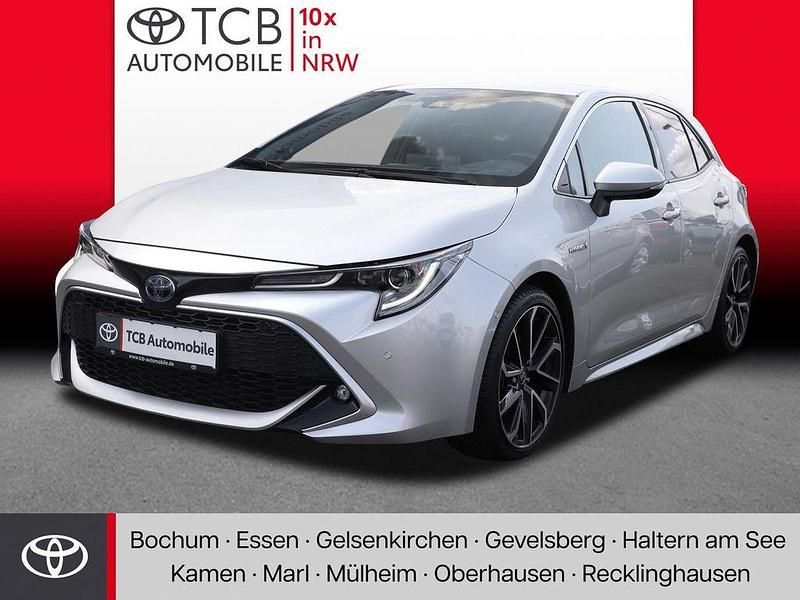 Cosmicsilber metallic Gebraucht 2020 Toyota Corolla Lounge Limousine | 25.989 € (Etwas zu teuer) - Bild 1/4