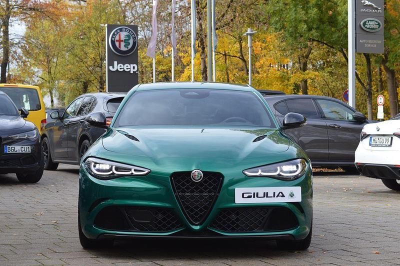 Neu Alfa Romeo Giulia Quadrifoglio 519 PS (381 kW) 2025 Grün Limousine