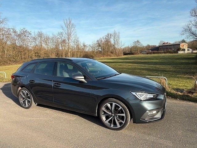 Grau Gebraucht 2021 Seat Leon FR Limousine | 22.800 € (Fairer Preis) - Bild 1/4