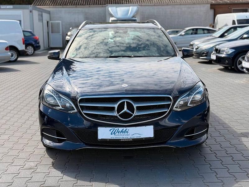 Gebraucht Mercedes E300 231 PS (169 kW) 2013 Blau Limousine