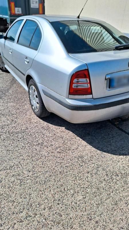 Second-hand Skoda Octavia 102 CP (75 kW) 2001 Argintiu Berlinǎ