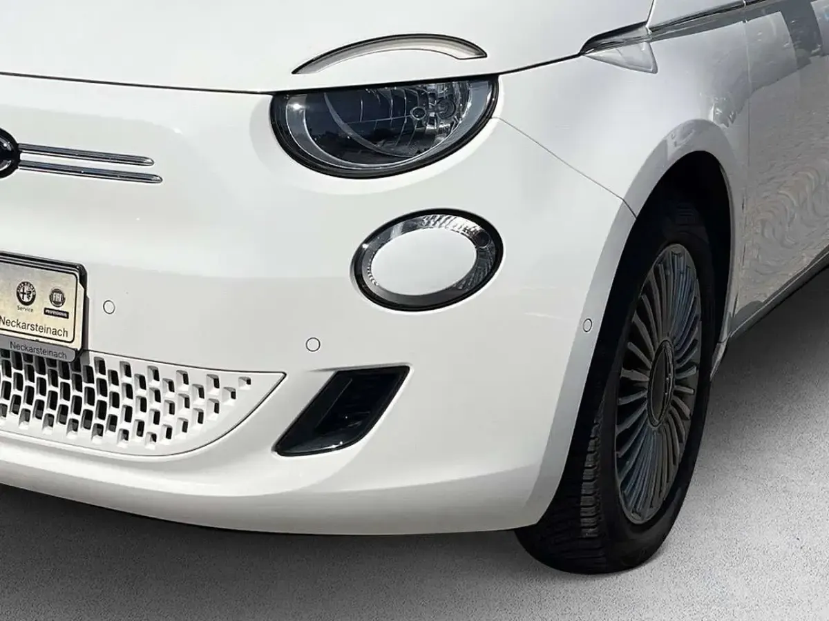 Gebraucht Fiat 500e Style 86 kW (118 PS) 2023 Weiß Kleinwagen