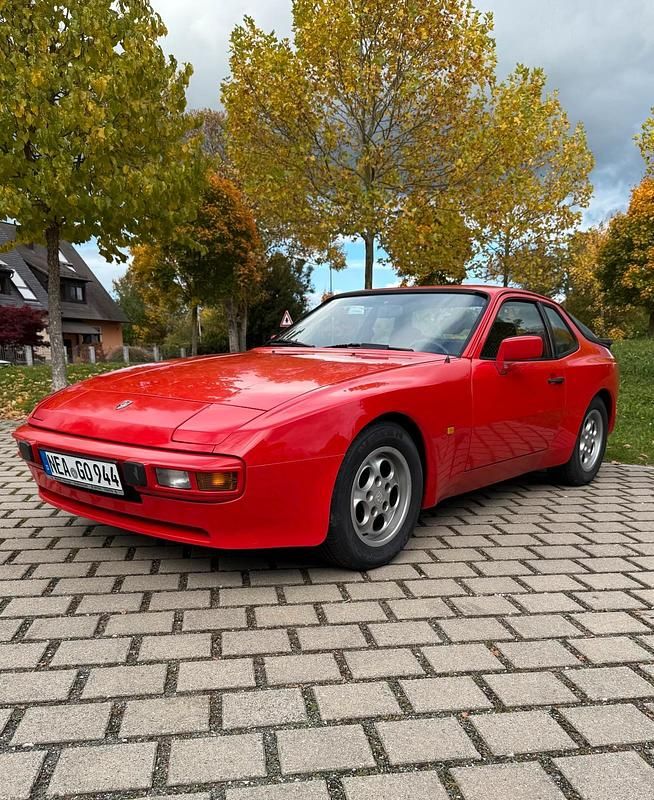 Rot Gebraucht 1982 Porsche 944 Coupé | 15.250 € - Bild 1/4
