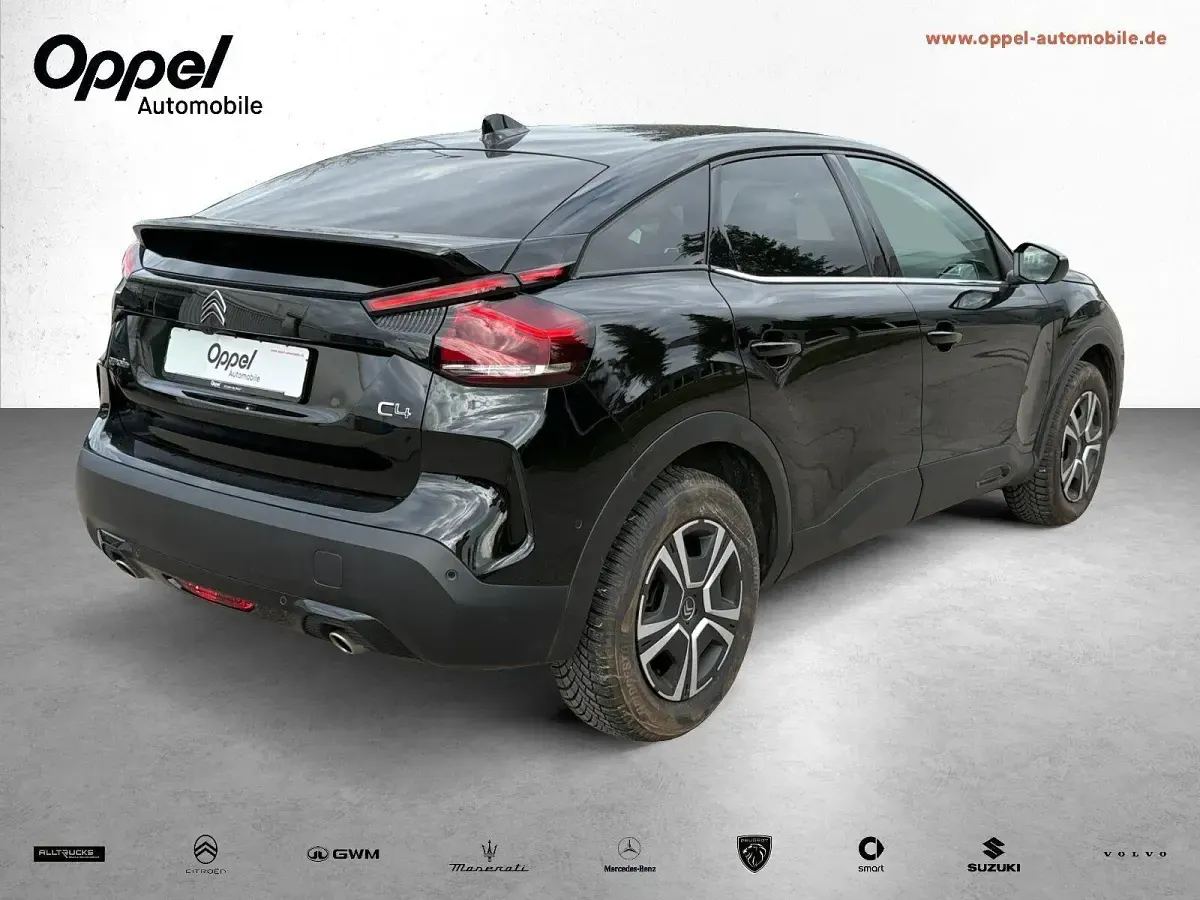 Używany Citroën C4 Shine 131 KM (96 kW) 2023 Czarny SUV