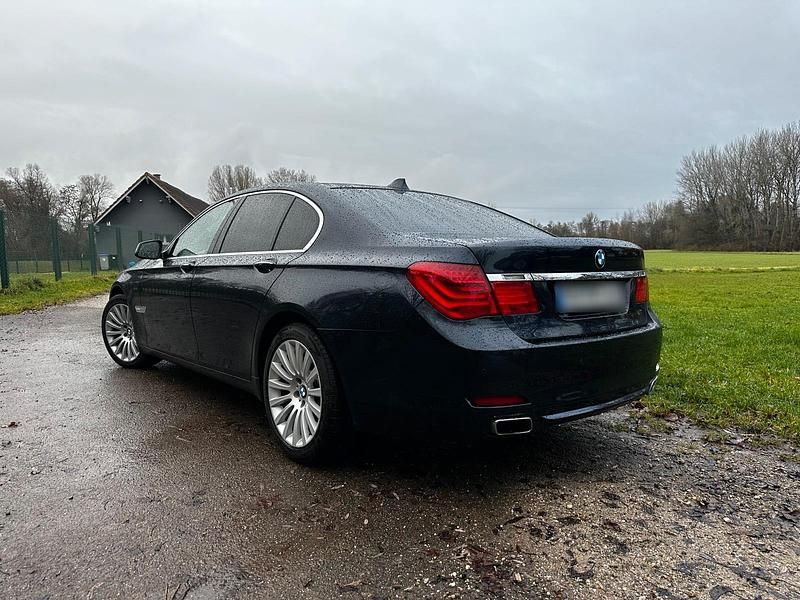 Gebraucht BMW 740 306 PS (225 kW) 2009 Blau Limousine