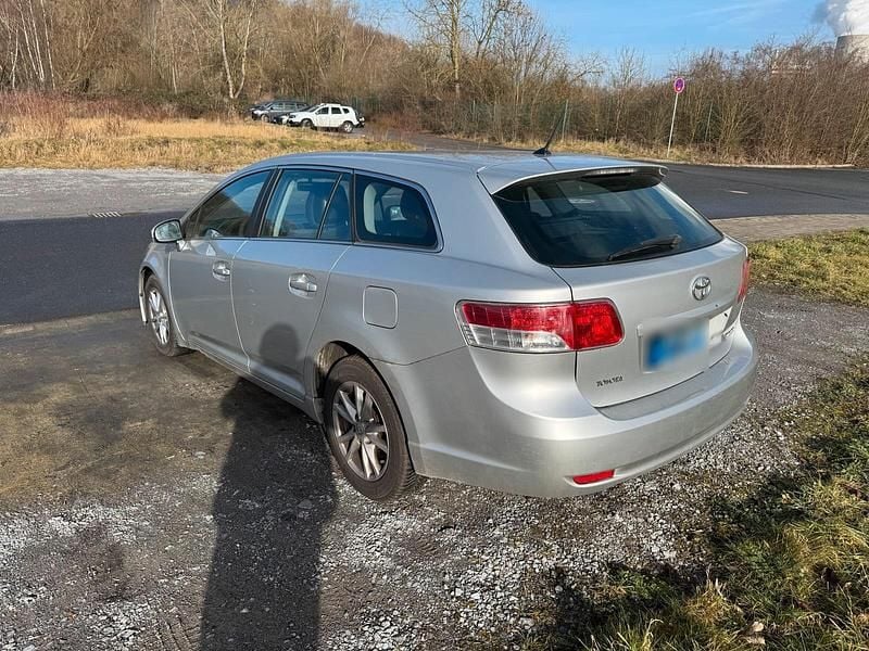 Gebraucht Toyota Avensis 126 PS (92 kW) 2011 Silber Kombi