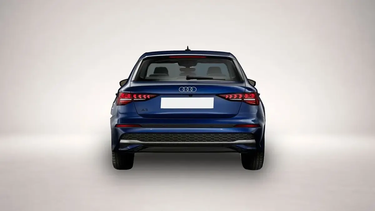 Gebraucht Audi A3 Ambiente 150 PS (110 kW) 2025 Navarrablau metallic Limousine