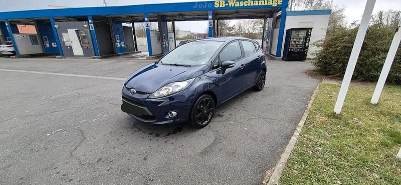 Gebraucht Ford Fiesta 60 PS (44 kW) 2012 Blau Kleinwagen