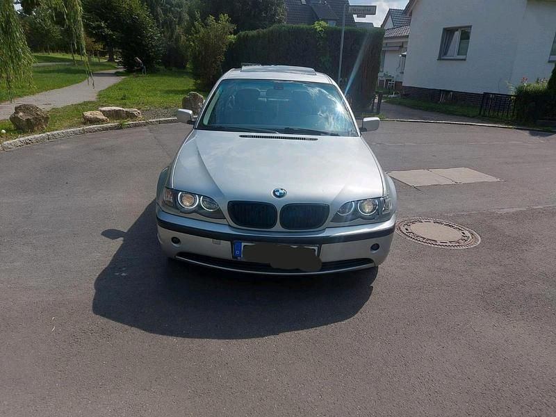 Silber Gebraucht 2002 BMW 320 Limousine | 1.100 € (Superpreis) - Bild 1/4