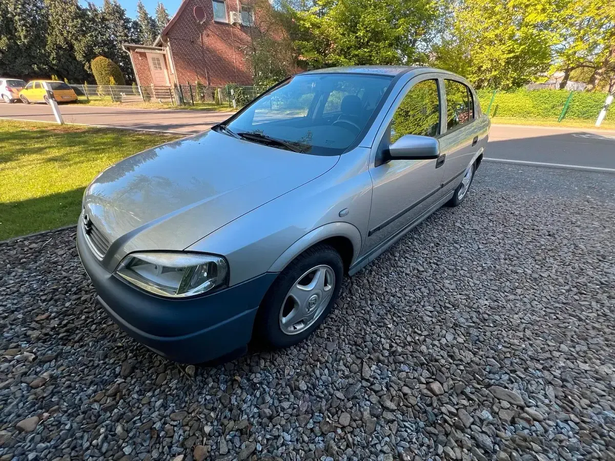 Gebraucht Opel Astra 101 PS (74 kW) 1998 Silber Limousine