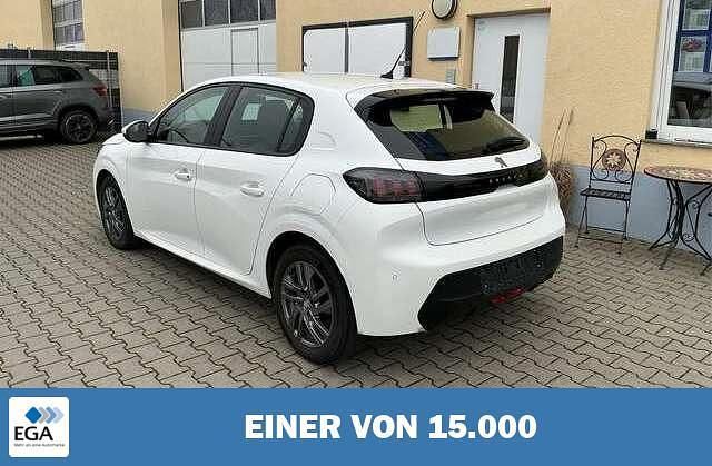 Gebraucht Peugeot 208 Active 102 PS (75 kW) 2021 Weiß Kleinwagen