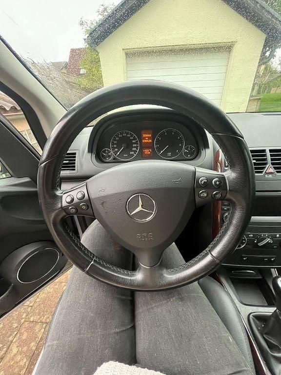 Silber Gebraucht 2009 Mercedes A150 Limousine | 2.100 € (Fairer Preis) - Bild 1/4