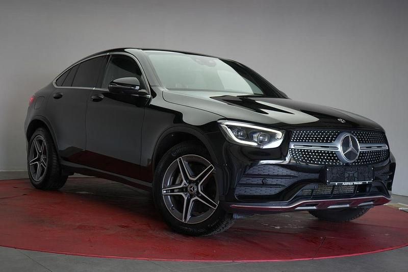 Schwarz Gebraucht 2020 Mercedes GLC300 AMG line Limousine | 39.990 € (Etwas zu teuer) - Bild 1/4