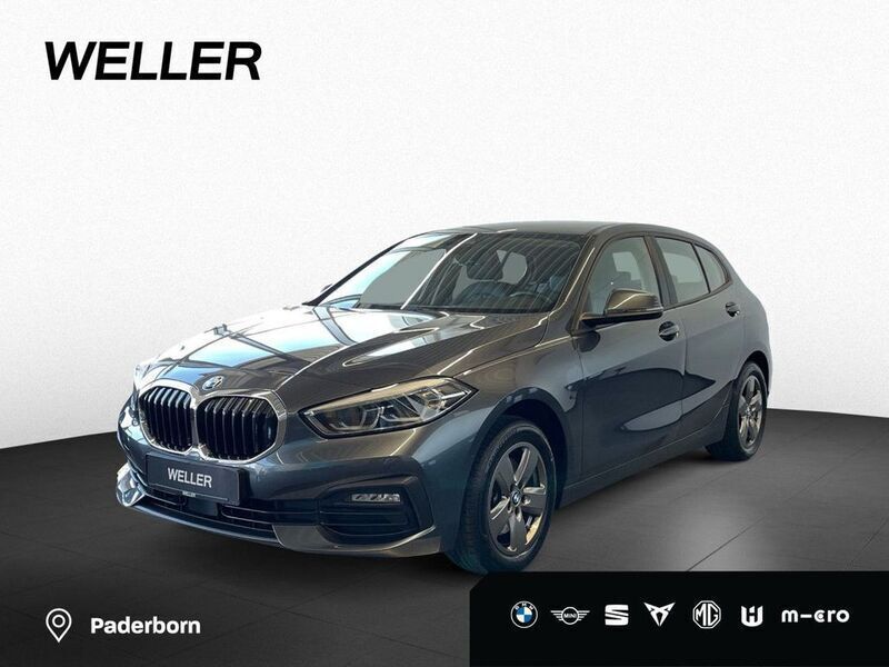 Mineralgrau (grau) Gebraucht 2021 BMW 118 Sport Line Kleinwagen | 18.250 € (Guter Preis) - Bild 1/4