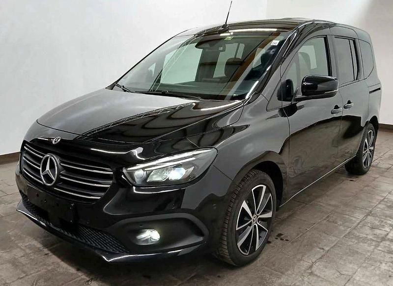 Loparitschwarz Gebraucht 2022 Mercedes T180 Edition Van / Kleinbus | 25.990 € (Etwas zu teuer) - Bild 1/4