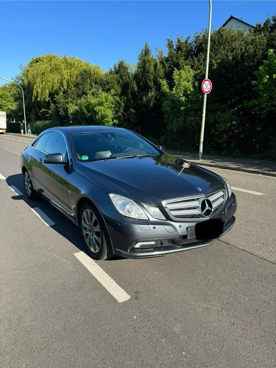 Gebraucht Mercedes E350 231 PS (169 kW) 2010 Grau Coupé