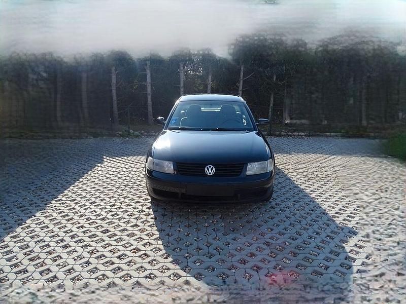 Schwarz Gebraucht 2000 VW Passat Edition Limousine | 3.200 € (Teuer) - Bild 1/4