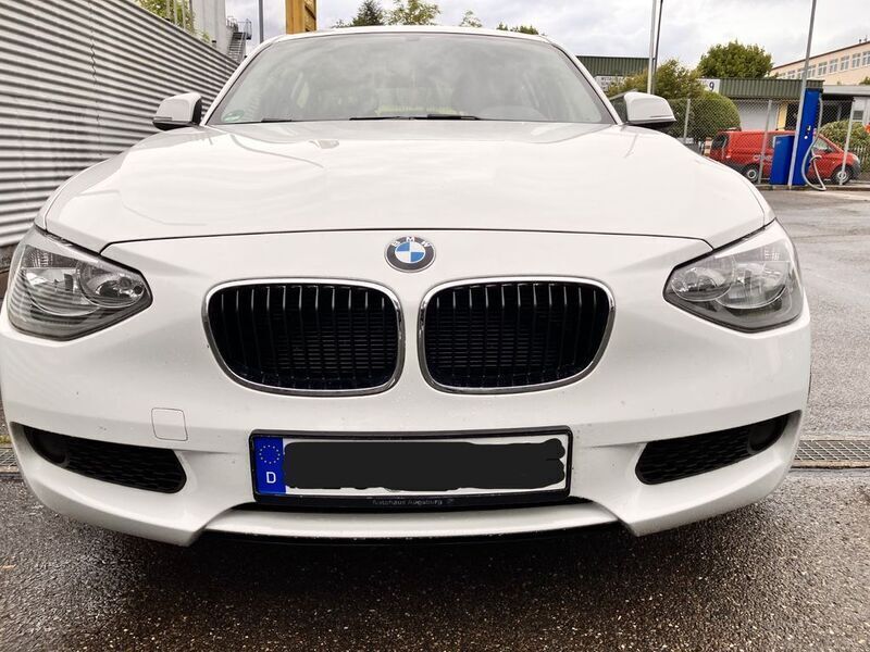 Weiß Gebraucht 2012 BMW 116 Kleinwagen | 8.650 € (Fairer Preis) - Bild 1/4