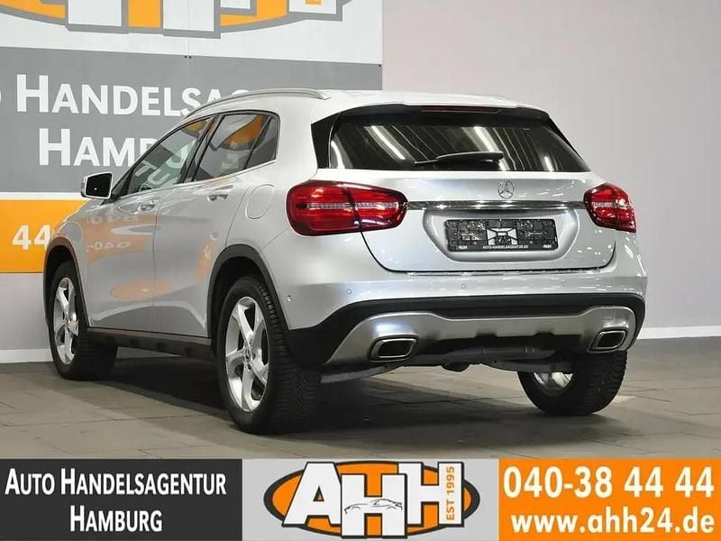 Gebraucht Mercedes GLA200 Urban 156 PS (114 kW) 2019 Silber SUV