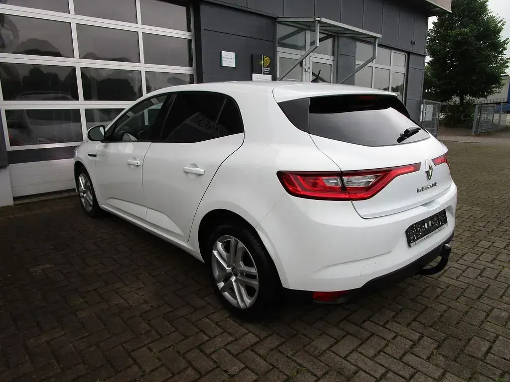 Gebraucht Renault Mégane IV Play 110 PS (80 kW) 2018 Weiß Limousine