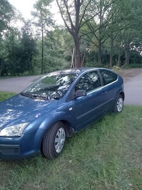 Gebraucht 2005 Ford Focus Ghia Limousine | 2.199 € (Fairer Preis) - Bild 1/4