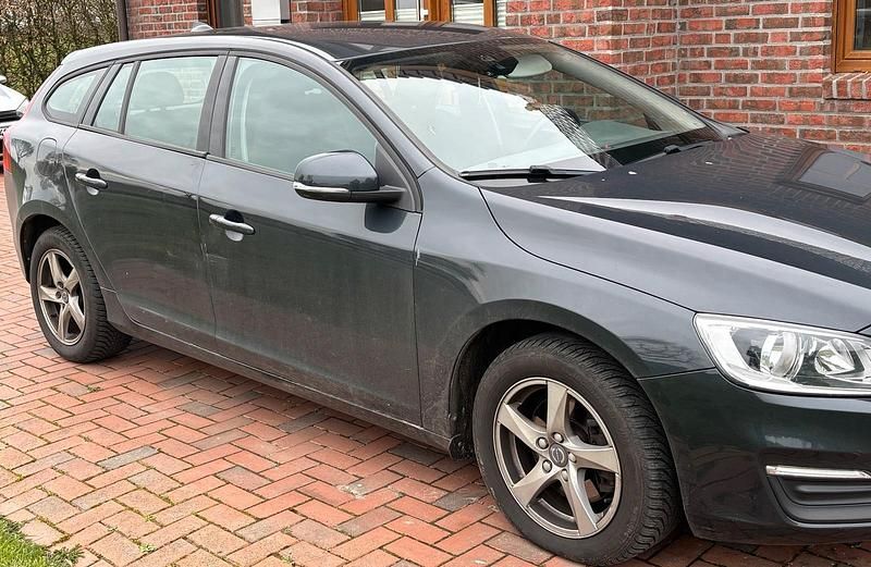 Gebraucht Volvo V60 120 PS (88 kW) 2016 Grau Kombi