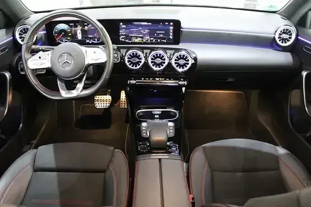 Gebraucht Mercedes A200 Sport 163 PS (119 kW) 2022 Mountauingrau Limousine