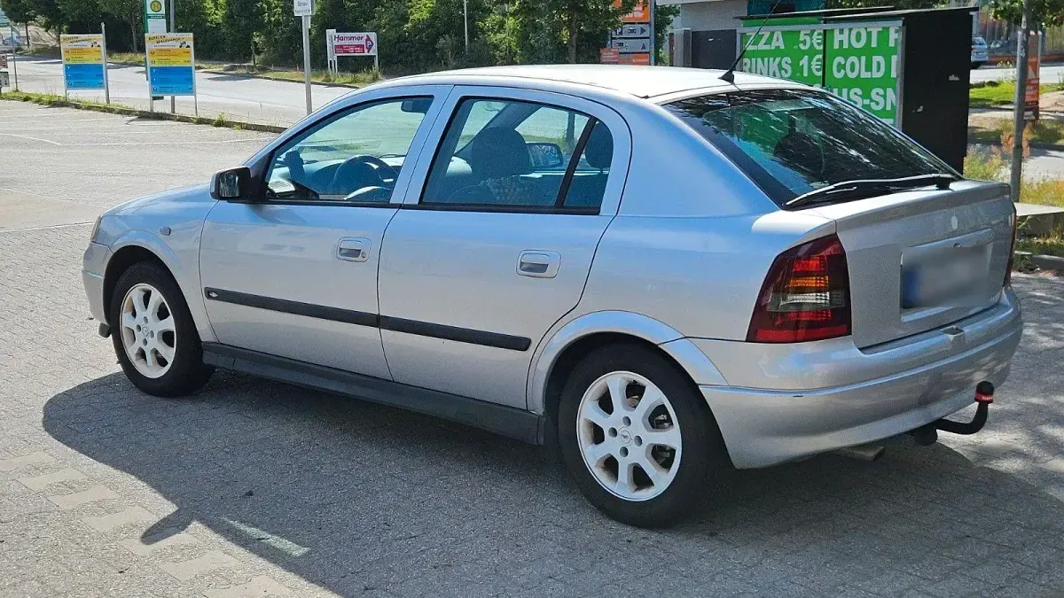 Gebraucht Opel Astra 101 PS (74 kW) 2002 Silber Limousine