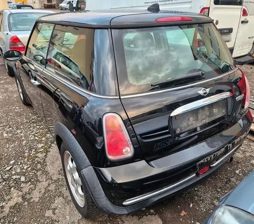Używany Mini Cooper 116 KM (85 kW) 2005 Czarny Hatchback