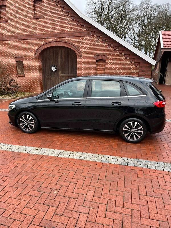 Gebraucht Mercedes B200 150 PS (110 kW) 2020 Schwarz Van / Kleinbus