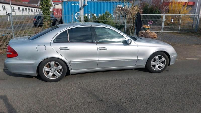 Gebraucht Mercedes 220 175 PS (128 kW) 2004 Silber Limousine